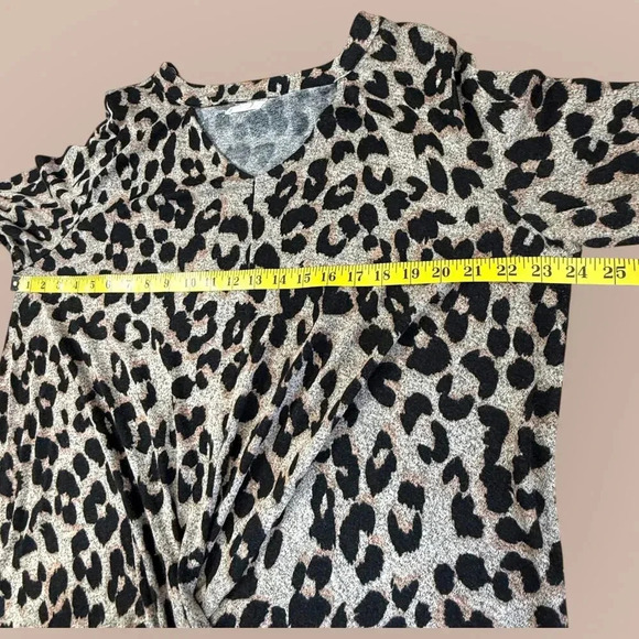 Maurices 24/7 Long Sleeves Cut Out Neck Twisted Tee Shirt Size XXL Animal Print - Picture 14 of 16